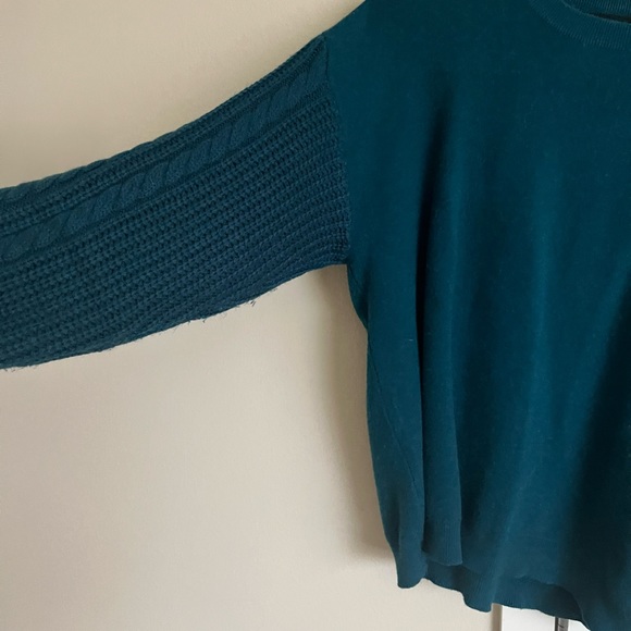 Teal sweater with knit sleeves - Picture 3 of 3